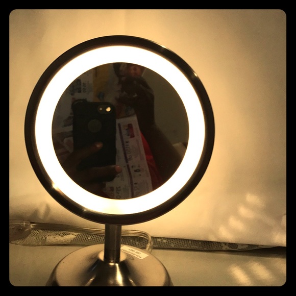 Makeup Mirror - Picture 1 of 3